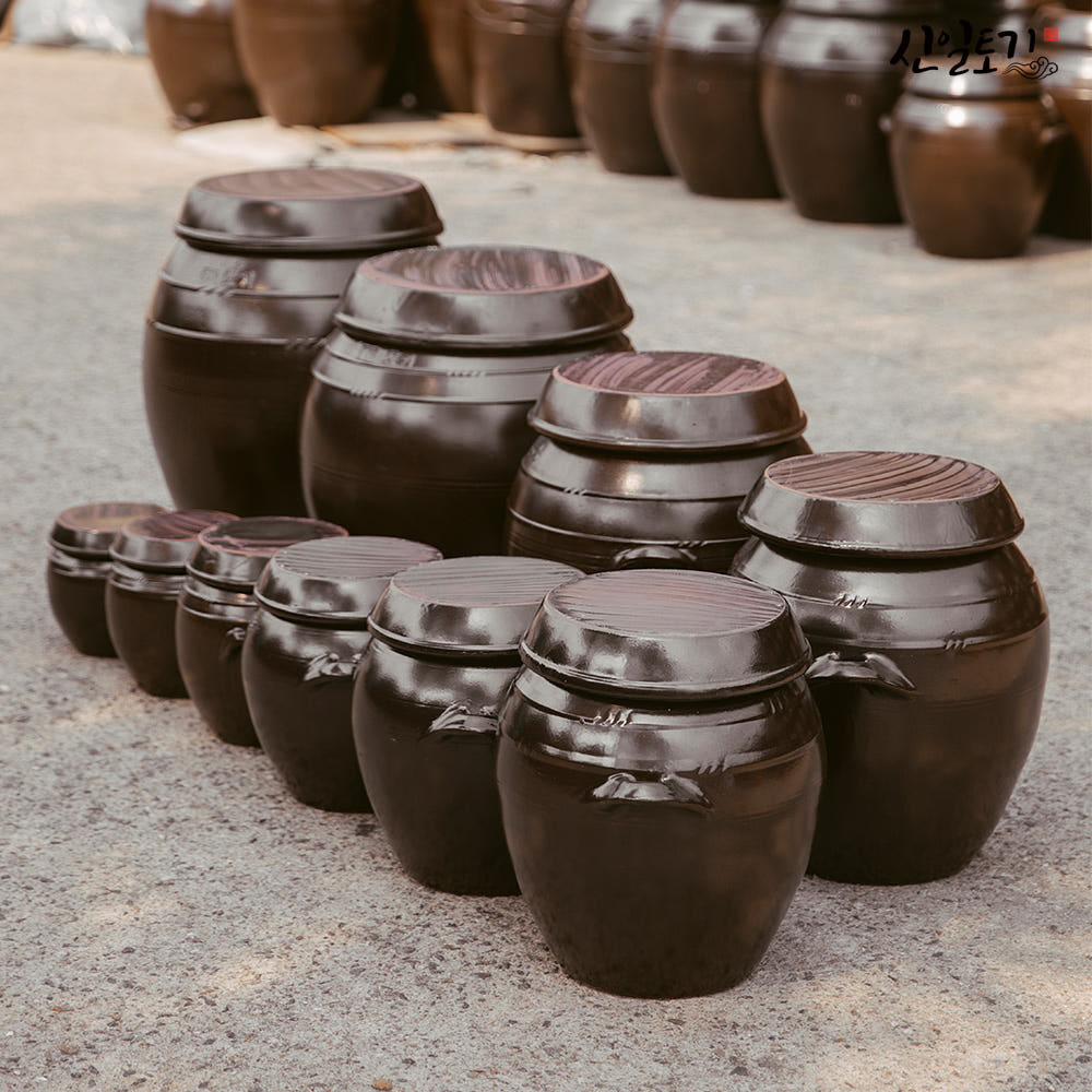 Onggi (Food Storage Jar)